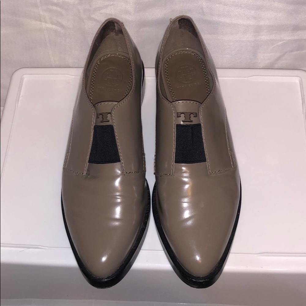 Tory Burch leather loafers size 7fits true to size